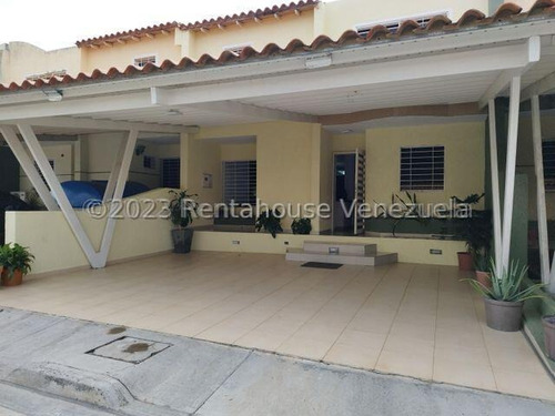 Gisselle Lobo Asesora Rentahouse Vende Hermosa Casa En Cabudare, Con Area De Estudio, Family Room, Cocina Moderna, Hab. Principal Con Baño Y Vestier, Vigilancia 24/7, - 2 3 2 0 1 6 1--