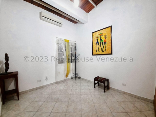 Maria E. Vende Encantadora Moderna Casaduplex Totalmente Amoblada Ubicada En Una Prestigiosa Urbanización Privada. En La Morenera, Lara#25-4097*