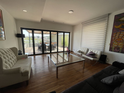 Espectacular Casa Con Excelente Ubicación En La Mejor Zona De La Herradura