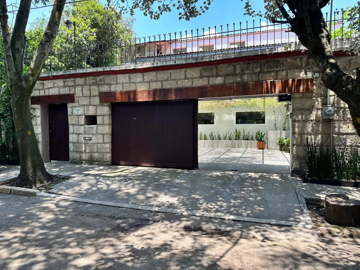 Venta Acogedora Casa En Calle Cerrada Con Control De Acceso