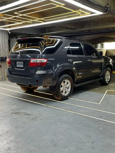 Toyota Fortuner 2011 4x2