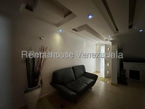 Se Alquila Townhouse En Los Rauseos, El Limón 25-24678 Hc