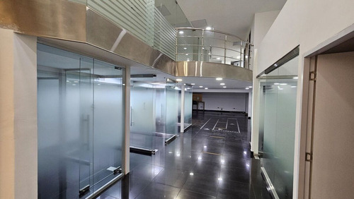 Local En Alquiler En 1er Nivel De Plaza Comercial En Naco, Santo Domingo, 275m2