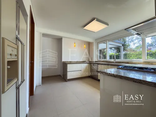 Casa De Lujo En Lomas Con Uso Mixto Y Jardín
