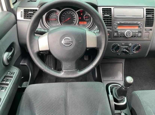 Imagen 6 de 9 de Nissan Tiida 2013 1.8 Visia 5 P
