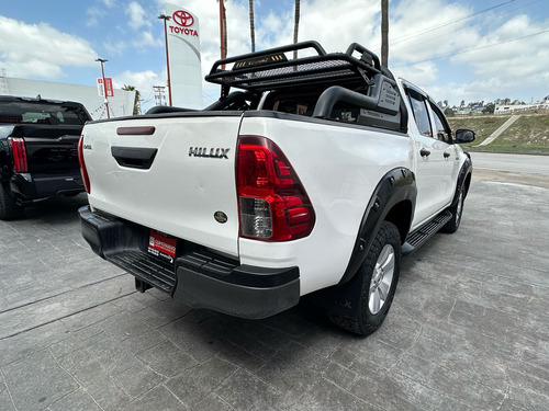 Toyota Hilux 2.7 Cabina Doble Sr Mt