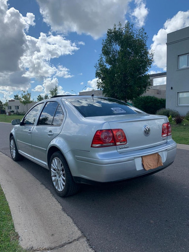 Volkswagen Bora 1.8 Highline T 180cv Cuero 2011
