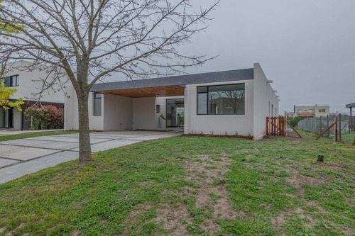 Casa 4 Ambientes En El Canton Golf - Pg