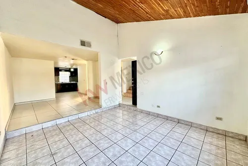 Renta Casa En Excelente Ubicación Jardines Del Lago, $ 14,500.00 Pesos Mensuales
