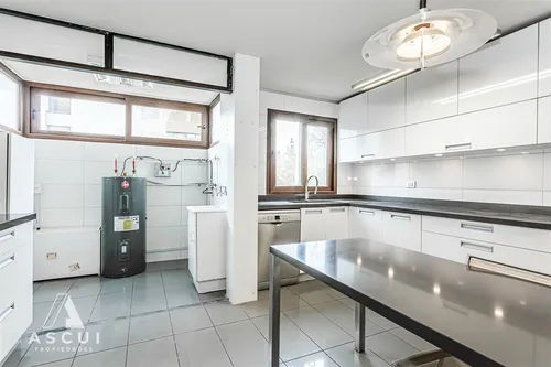 Amplio Departamento En Venta De 3 Dorm. En Providencia