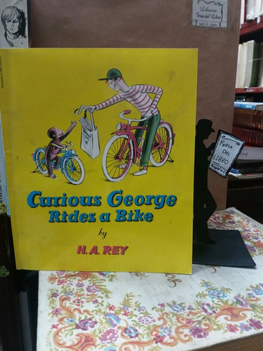 Jorge El Curioso Monta Una Bicicleta. En Inglés