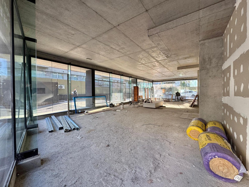 Increíble Local De 190m2, Super Moderno, Con Tres Cocheras En La Mejor Zona De Vicente López.