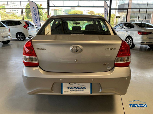 Imagem 4 de 15 de Toyota Etios 1.5 X Sedan 16v Flex 4p Automático