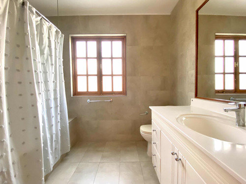 Impecable Casa En Santuario Del Valle