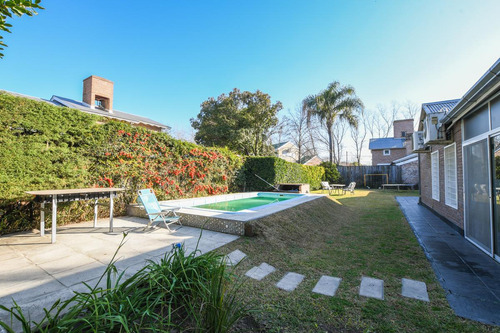 Casa En Venta 6 Ambientes 3 Dormitorios Pileta Y Quincho Zona Aldea Fisherton