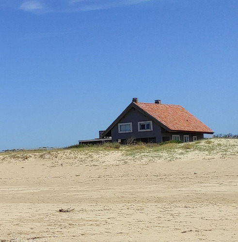 Casa En Venta Primera Línea Frente Al Mar Las Garzas Permuta
