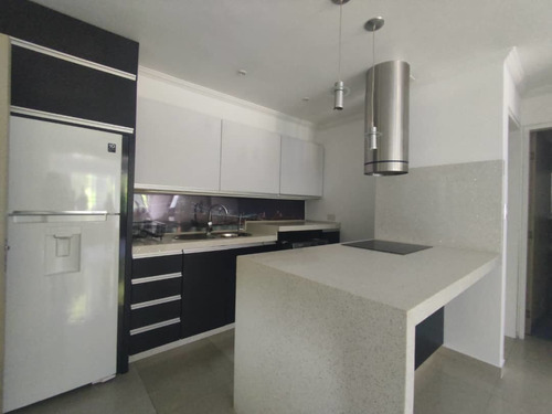 Imagen 6 de 16 de Leal Pérez Vende Apartamento Chimeneas, Vista Al Parque
