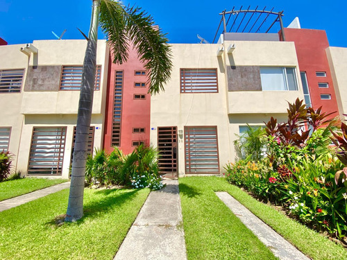 Casa En Condominio En Puerta Al Sol ,edificio 3,cancun No. 3b Manzana 6