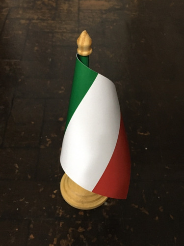 Imagem 1 de 2 de Bandeira De Mesa Da Itália