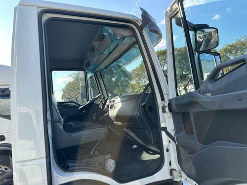 Iveco 24-280 Tector Ano 2023 0km 6x2 = 2425 2426 2429 2430