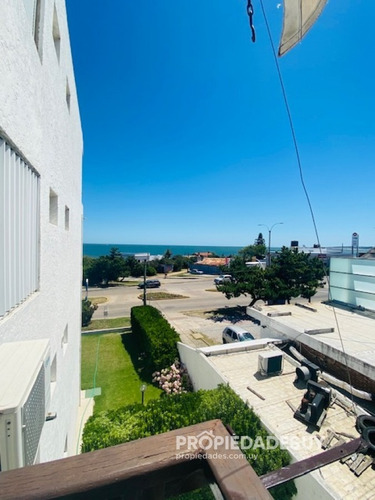Apartamento Con Vista Al Mar De 1 Dorm. Playa Mansa, Punta Del Este- Ref: 806