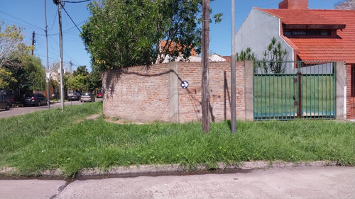 Casa De 3 Ambientes Con Galpon