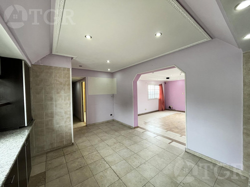 Casa Multifamiliar En Valentín Alsina