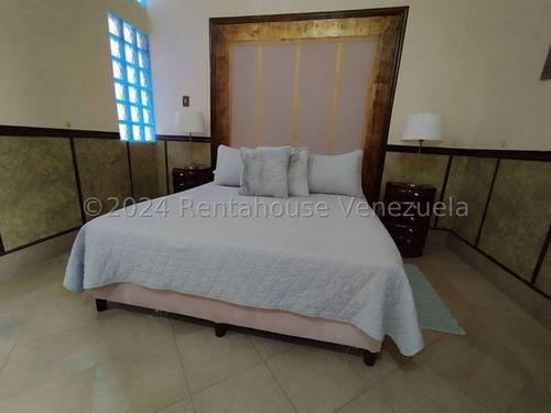 Posadas Combina Lo Colonial Con Lo Moderno 25-4837