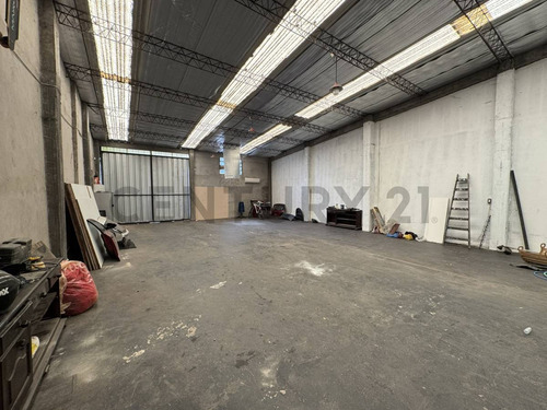 Galpon En Venta Con Local A La Calle + 2 Departamentos De 2 Ambientes En Castelar