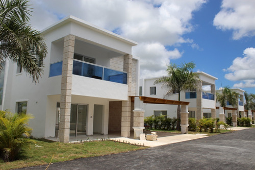 Imagen 2 de 10 de Vendo Villa En Bavaro Los Pinos Genllama