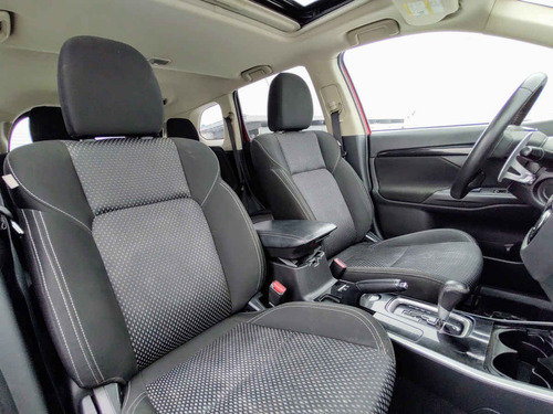 Imagen 12 de 15 de Mitsubishi Outlander 2019 5p Limited L4/2.4 Aut