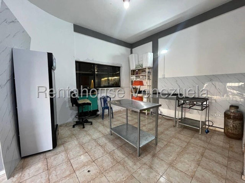 Fredxia Castillo Vende Fondo De Comercio Opertivo Relaciondo Con La Venta De Alimentos Y Bebidas, Listo Para Trabajar En El Este De Barqusimeto # 25-12638