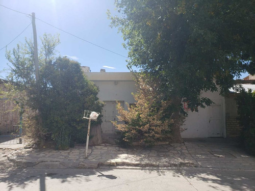 Venta Casa A Refaccionar Centro De Zapala
