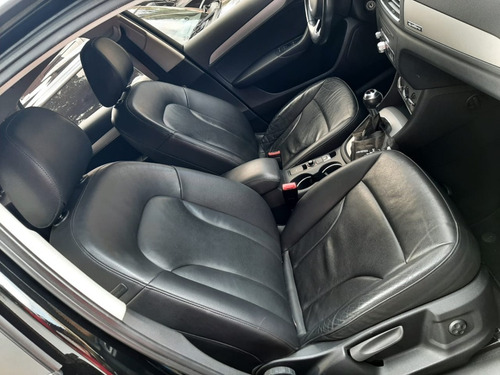 Imagem 9 de 15 de Audi Q3 2.0 Tfsi Ambiente Quattro 4p Gasolina S Tronic 2014