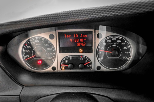 Imagem 10 de 13 de Iveco 35s14