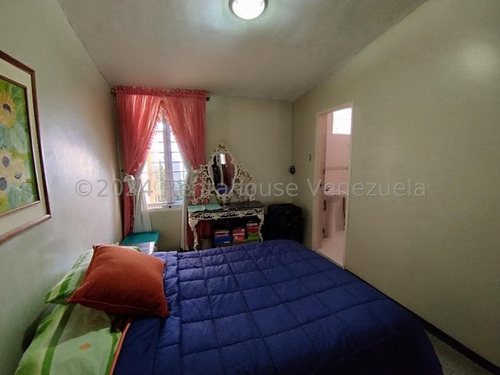 Casa En Venta Urb Corinsa, Cagua 24-28122 Hc