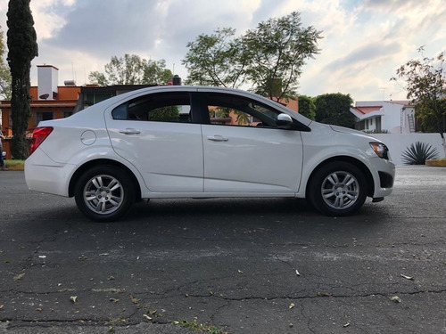 Imagen 8 de 15 de Chevrolet Sonic Lt 2015