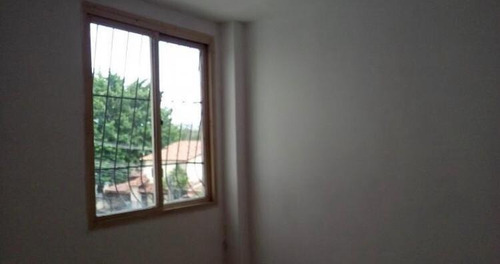 Apartamento Para Venda Em Volta Redonda, Parque Das Ilhas, 2 Dormitórios, 1 Banheiro, 1 Vaga - 021_2-204042