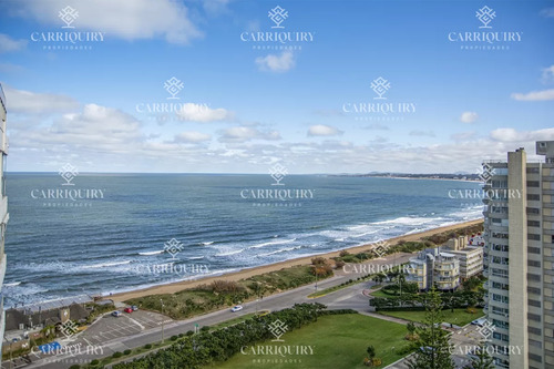 Se Vende Hermoso Penthouse Frente Al Mar De 3 Dormitorios Con Barbacoa, Playa Mansa, Punta Del Este