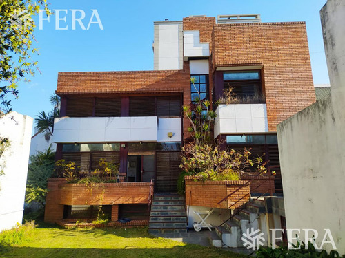 Venta De Casa De 4 Ambientes Con Cochera Y Jardin En Wilde