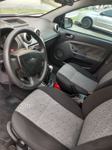 Imagem 4 de 6 de Ford Fiesta 2011 1.0 Flex 5p