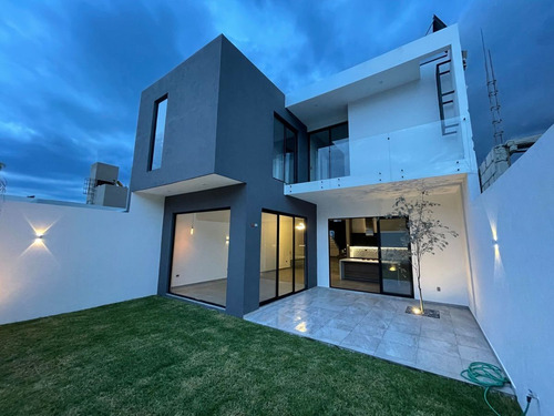 Se Vende Casa En La Condesa Juriquilla, 4ta Recamara En Pb, Estudio Jardín..