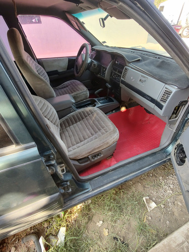 Jeep Grand Cherokee Laredo L6 4x2 At