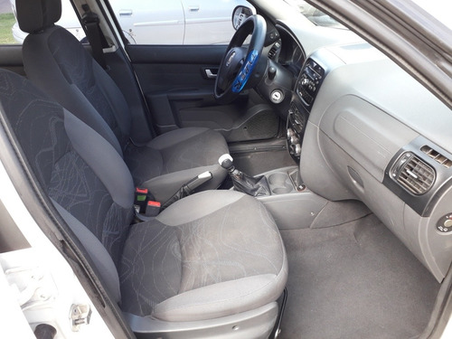 Imagen 8 de 11 de Fiat Siena 2014 1.6 El