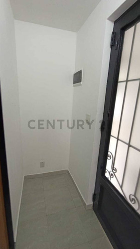 Ph En Venta Castelar Con Patio Y Cochera Apto Prefesional Y Apto Credito.