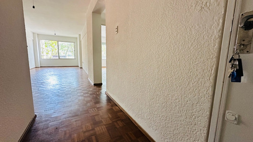Alquiler Apartamento Al Frente Con Garage Cochera, 1 Dormitorio, Av. Brasil Y Vargas, Pocitos