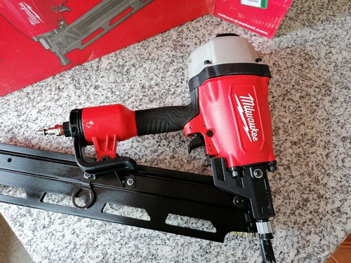 Milwaukee Clavadora Neumática Para Framing 7200-20 Seminueva