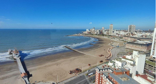 Ambiente Reciclado Con Vista Plena Al Mar