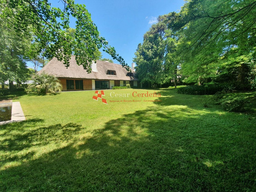 Casa Exclusiva En La Zona Del Golf.- Ref: 1540