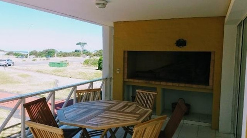 Apartamento En Venta De 2 Dormitorios En Playa Brava